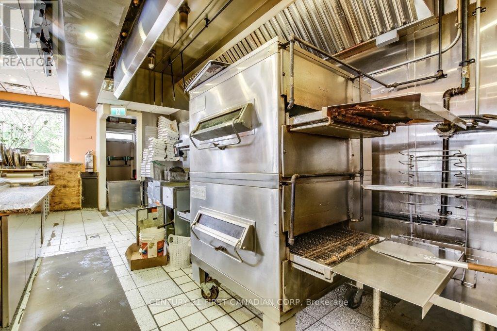 Photo 10 of 11 15 Wellington Road, London South ON