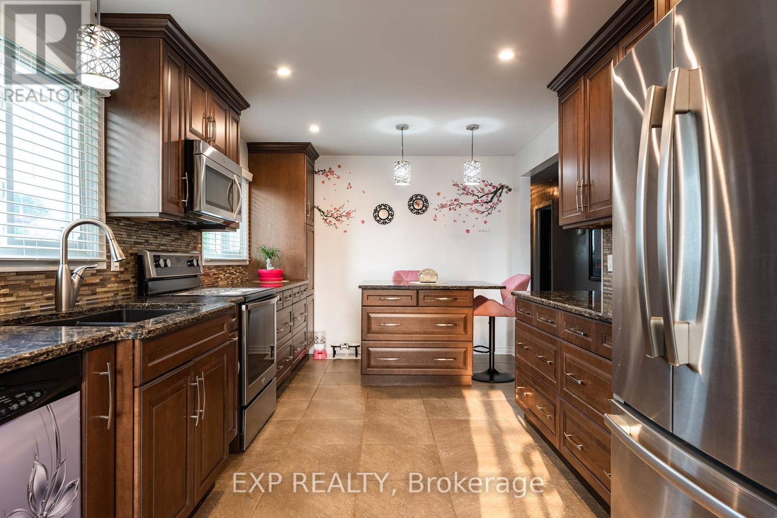 Photo 5 of 213 Northwood Drive, Welland ON