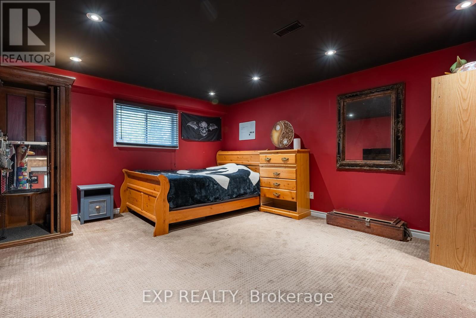 Photo 18 of 213 Northwood Drive, Welland ON