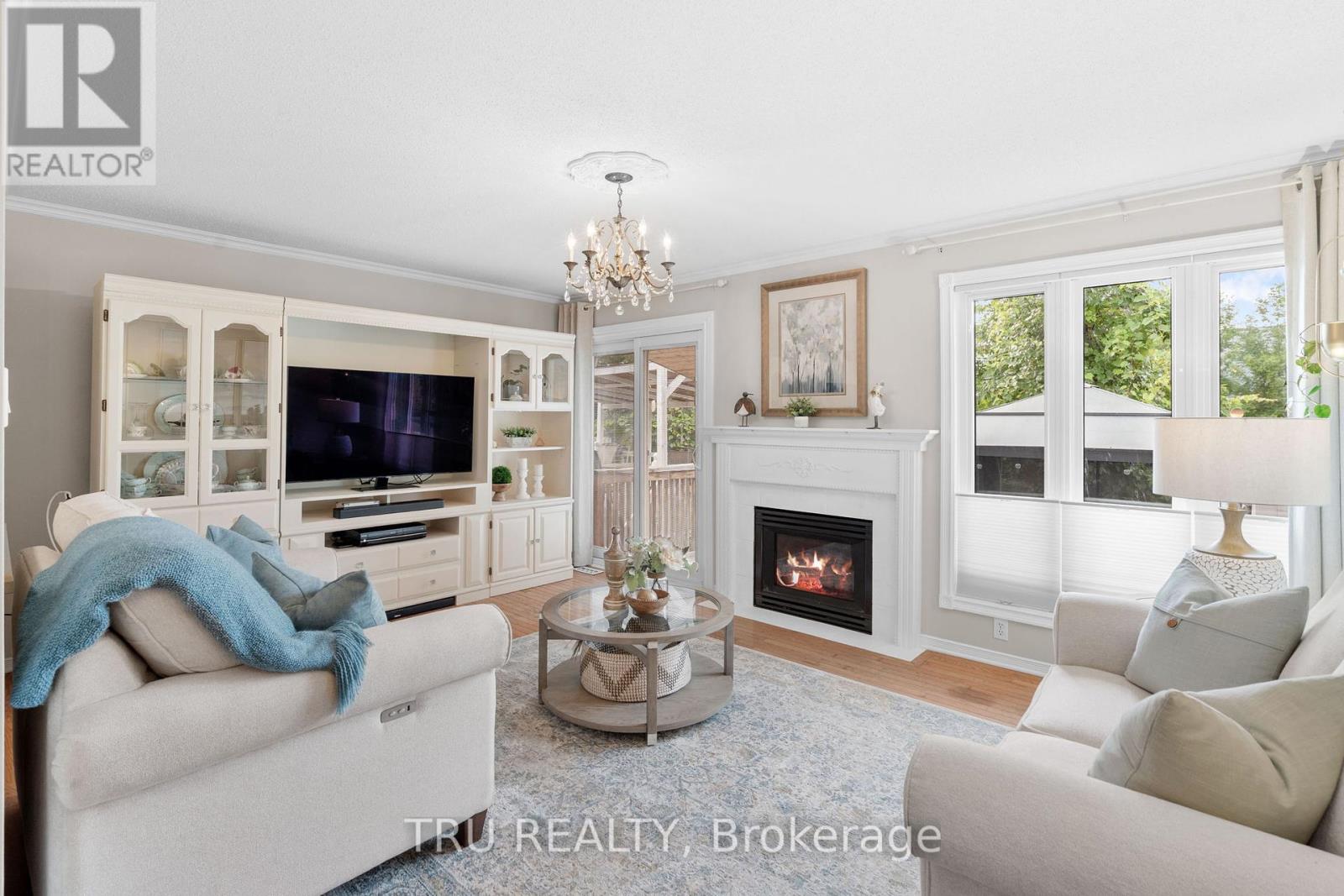 Photo 12 of 2023 Avenue O, Ottawa ON