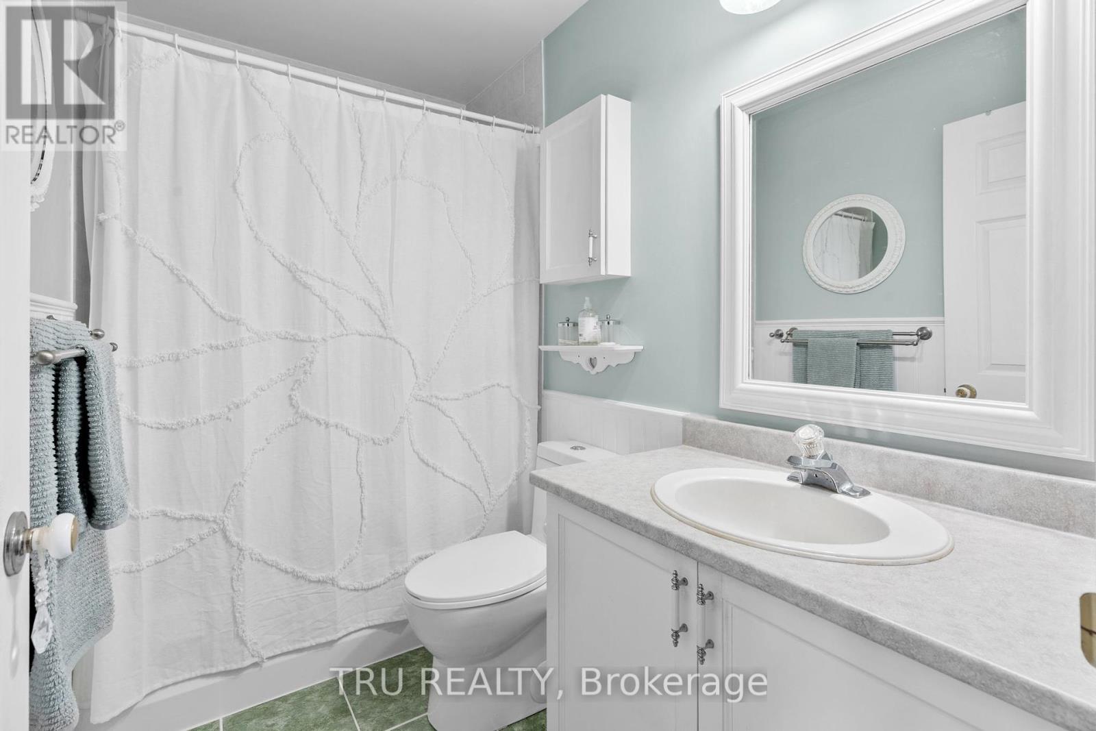 Photo 21 of 2023 Avenue O, Ottawa ON