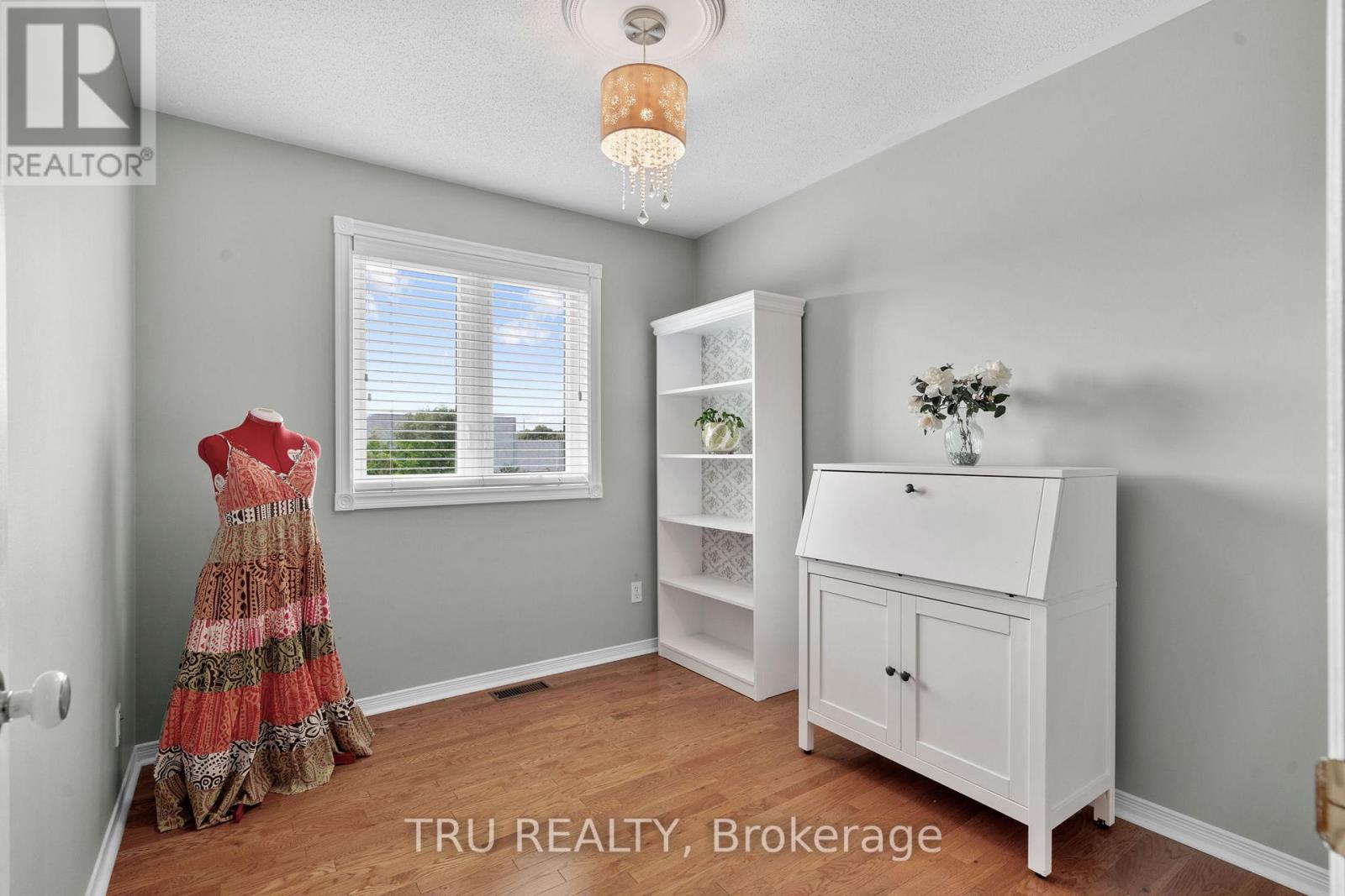 Photo 24 of 2023 Avenue O, Ottawa ON