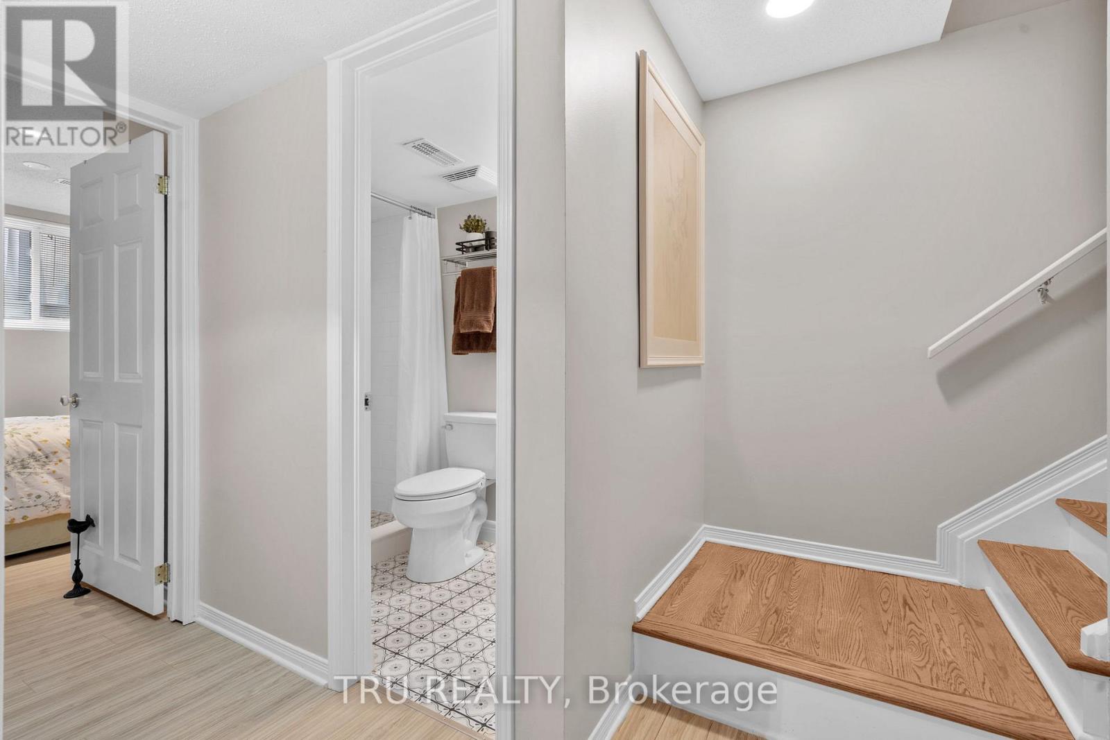Photo 26 of 2023 Avenue O, Ottawa ON