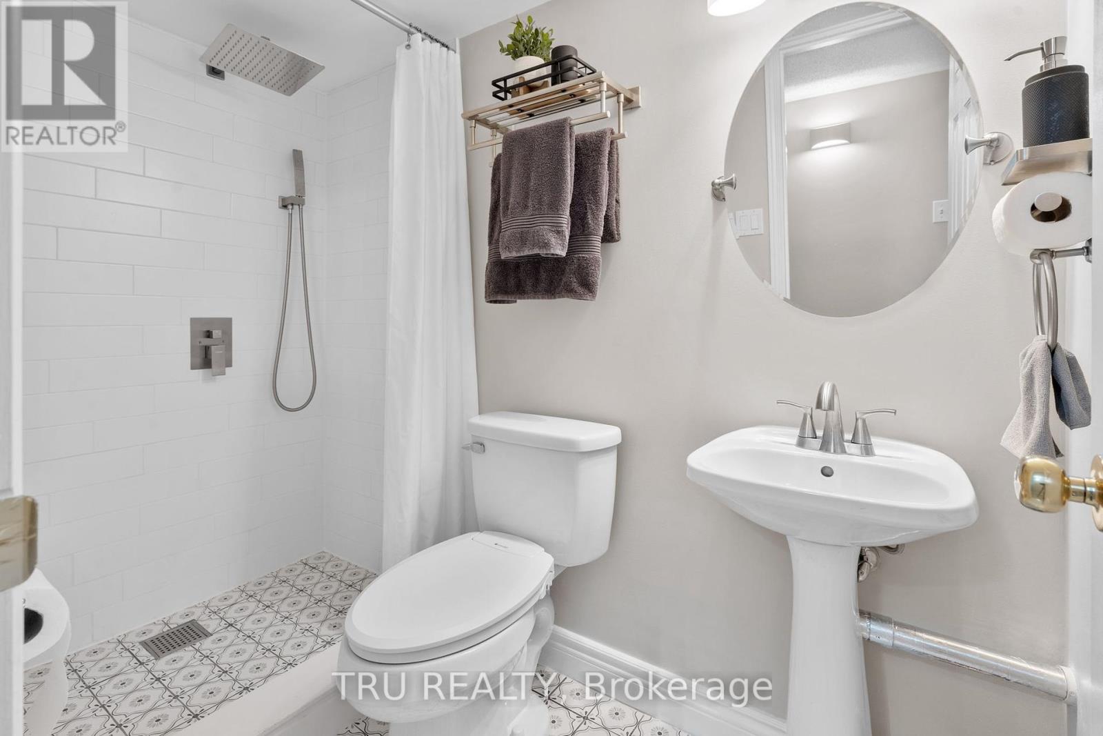 Photo 27 of 2023 Avenue O, Ottawa ON