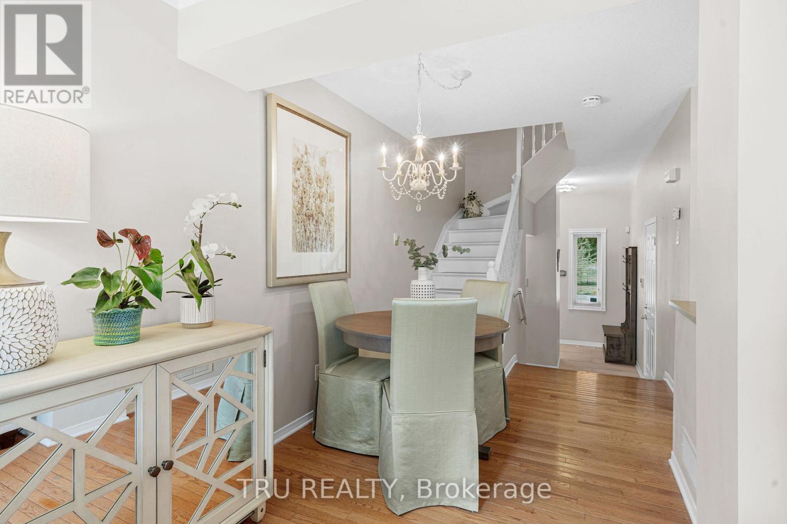 Photo 6 of 2023 Avenue O, Ottawa ON