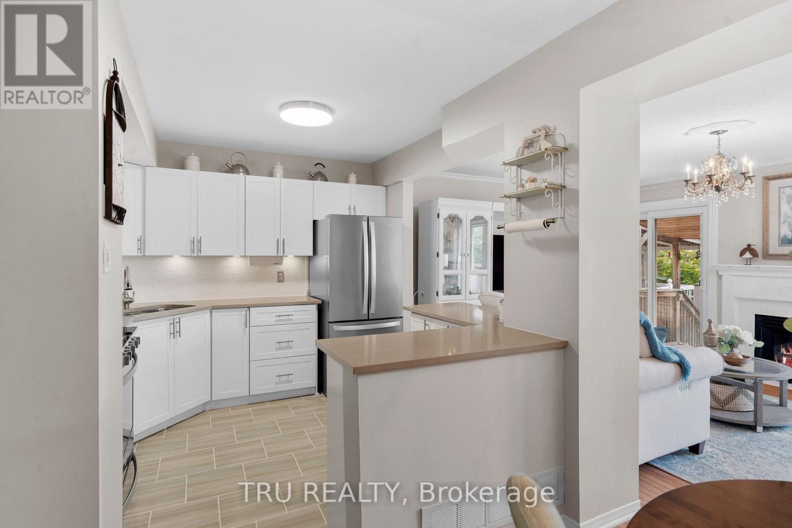 Photo 7 of 2023 Avenue O, Ottawa ON