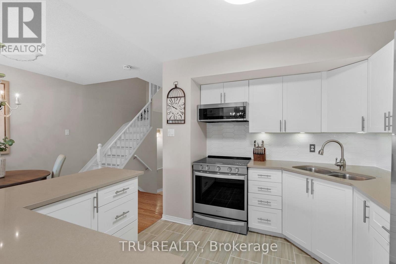 Photo 9 of 2023 Avenue O, Ottawa ON