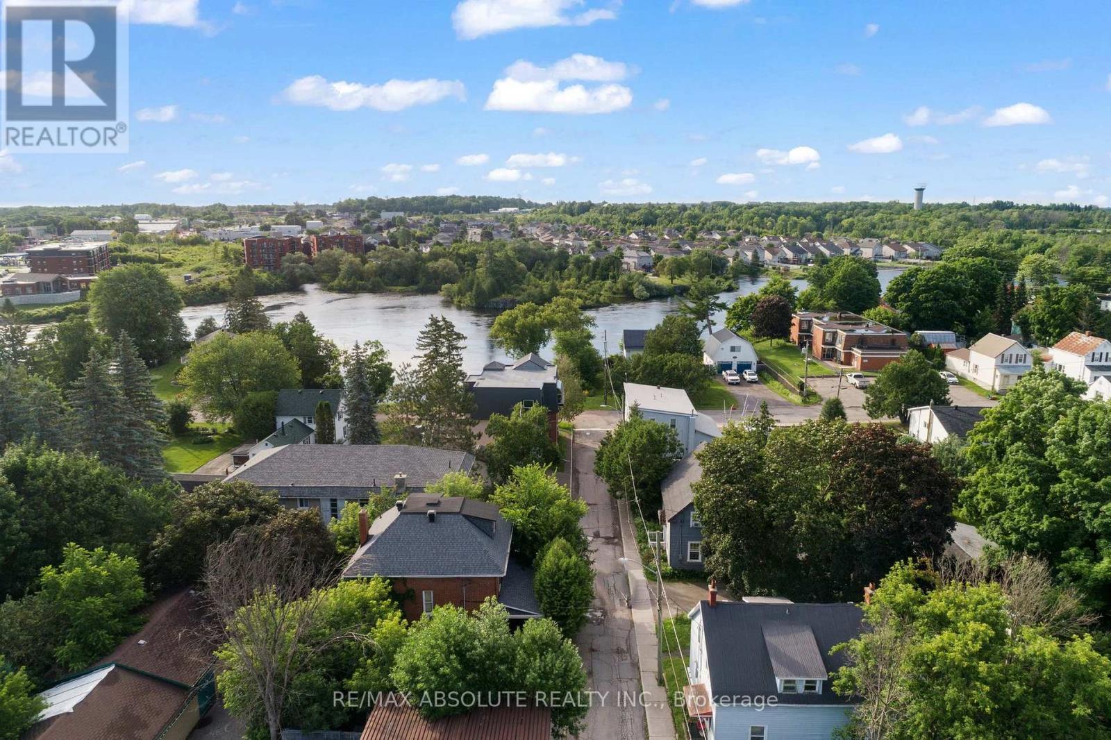 Photo 17 of 12 Rock Lane E, Arnprior ON