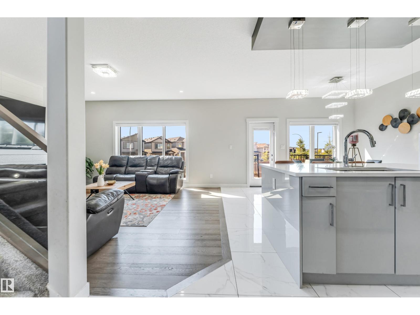 Photo 7 of 6221 172 A Av Nw, Edmonton AB