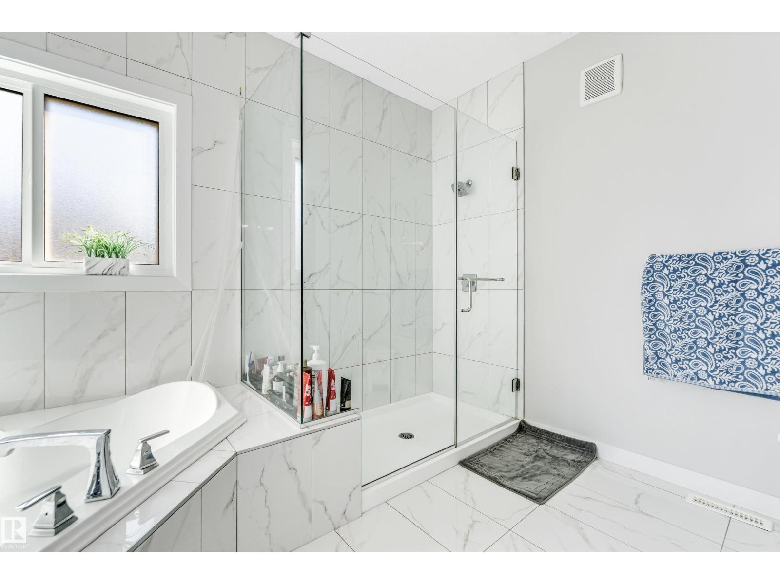Photo 14 of 6221 172 A Av Nw, Edmonton AB