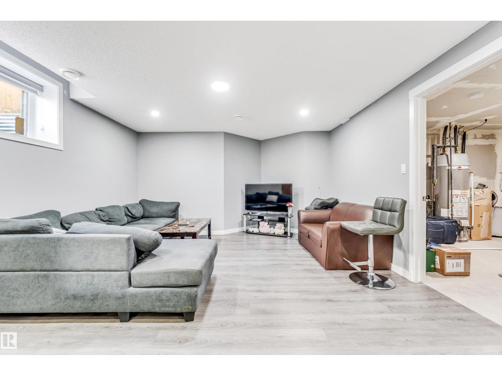 Photo 4 of 6221 172 A Av Nw, Edmonton AB