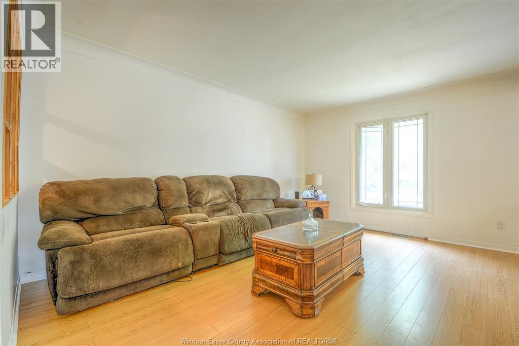 Photo 10 of 9715 Osborn, Windsor ON