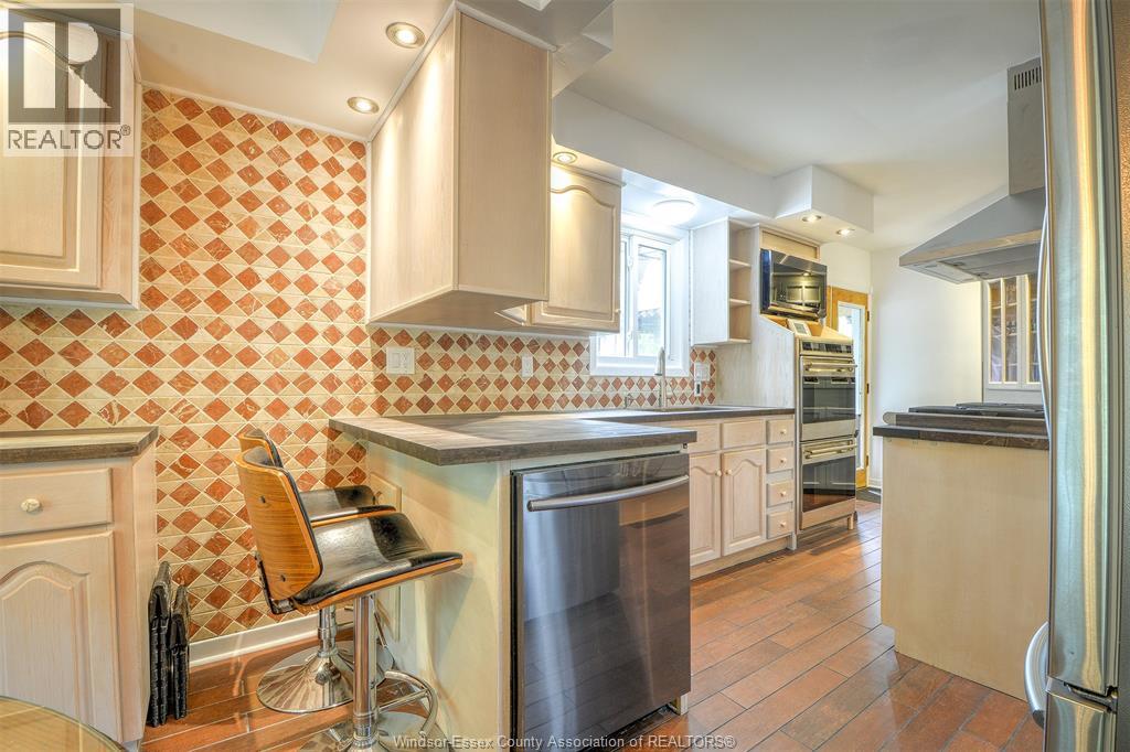 Photo 13 of 9715 Osborn, Windsor ON