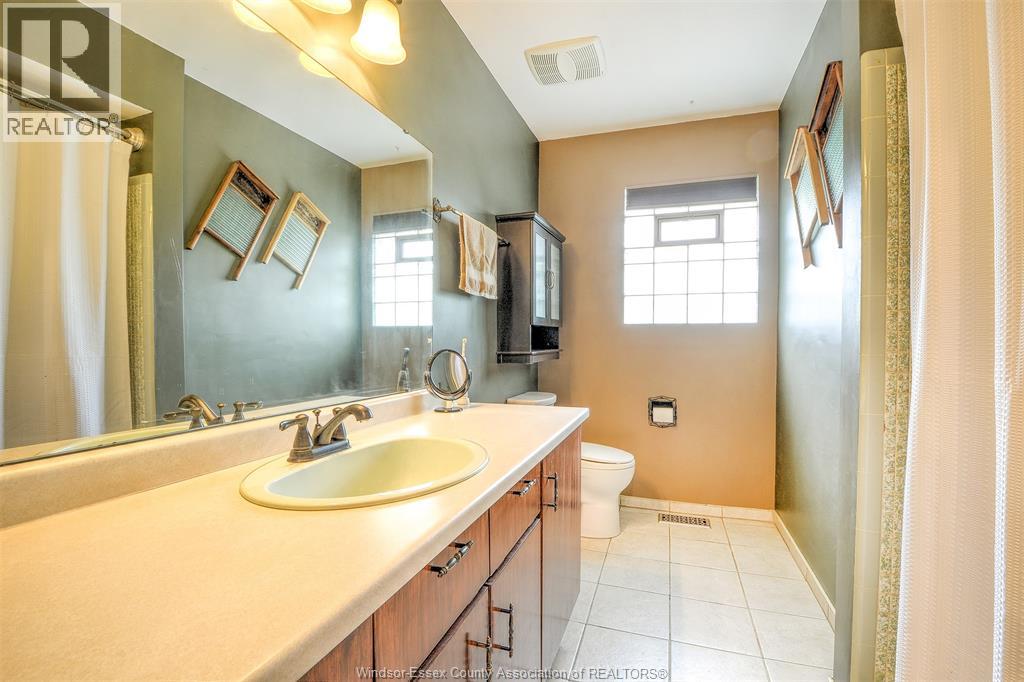 Photo 18 of 9715 Osborn, Windsor ON
