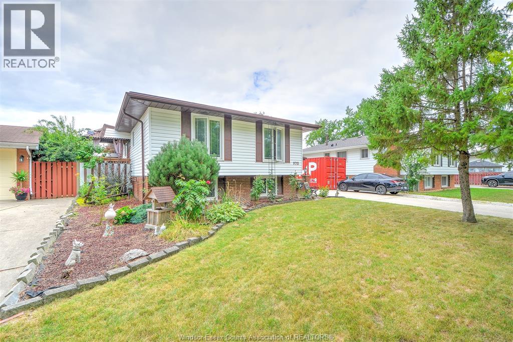 Photo 2 of 9715 Osborn, Windsor ON