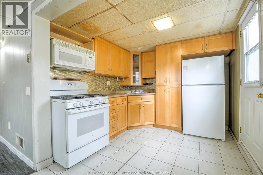Photo 24 of 9715 Osborn, Windsor ON