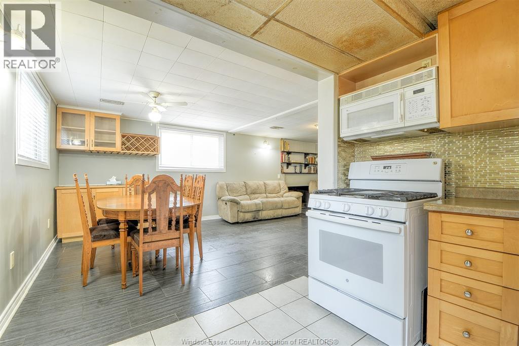 Photo 25 of 9715 Osborn, Windsor ON