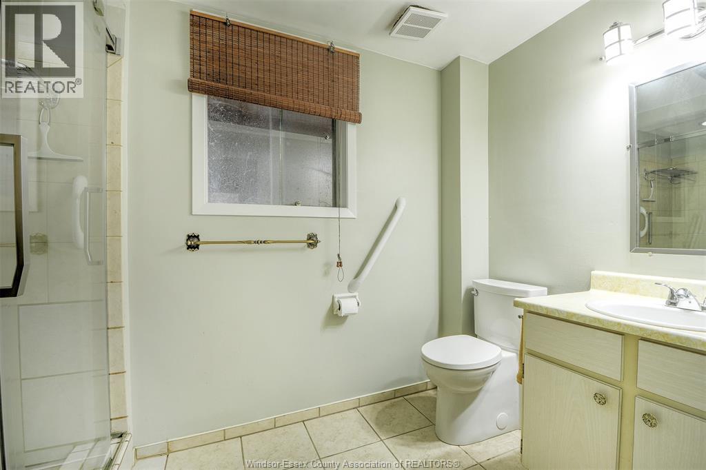 Photo 27 of 9715 Osborn, Windsor ON