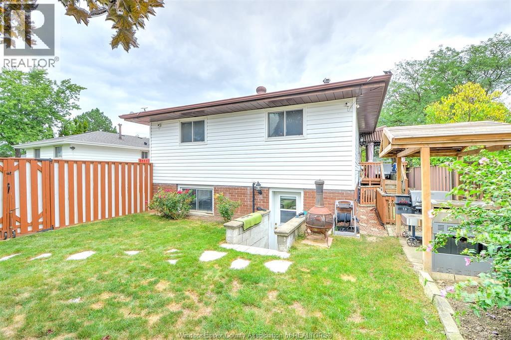 Photo 32 of 9715 Osborn, Windsor ON