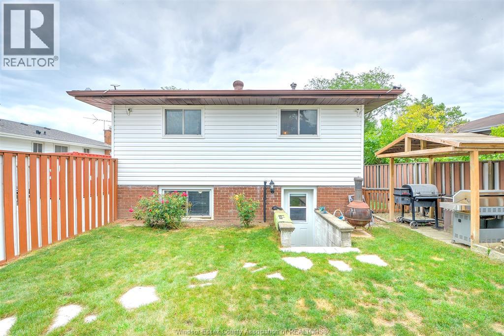 Photo 33 of 9715 Osborn, Windsor ON