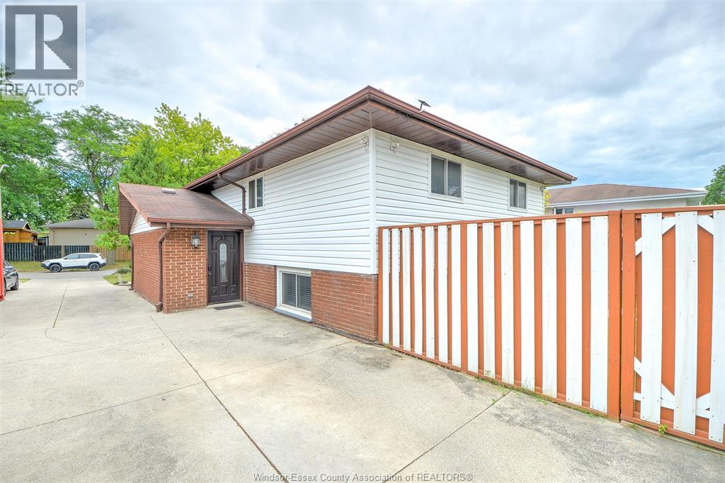 Photo 35 of 9715 Osborn, Windsor ON