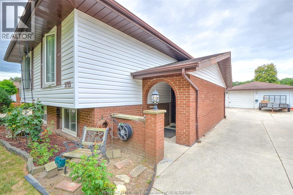 Photo 4 of 9715 Osborn, Windsor ON