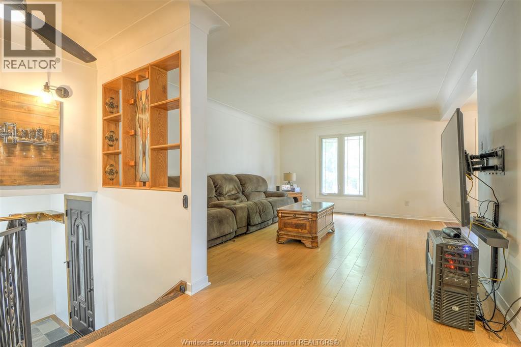 Photo 9 of 9715 Osborn, Windsor ON