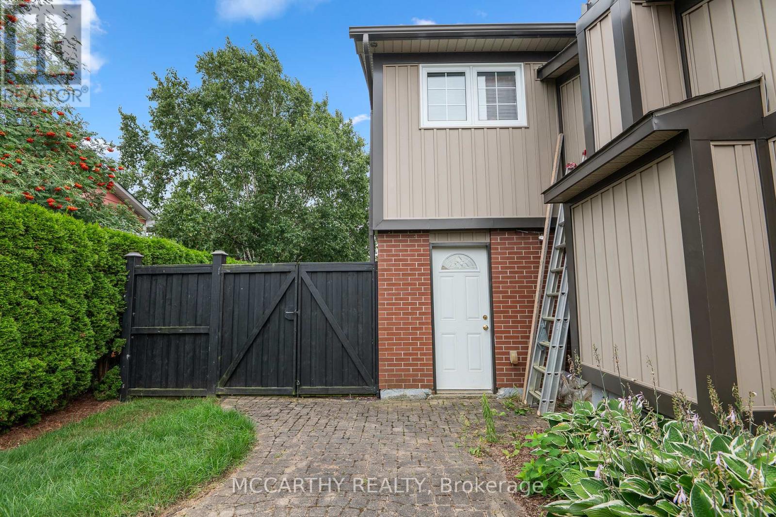 Photo 2 of 140 Ann Street, Shelburne ON