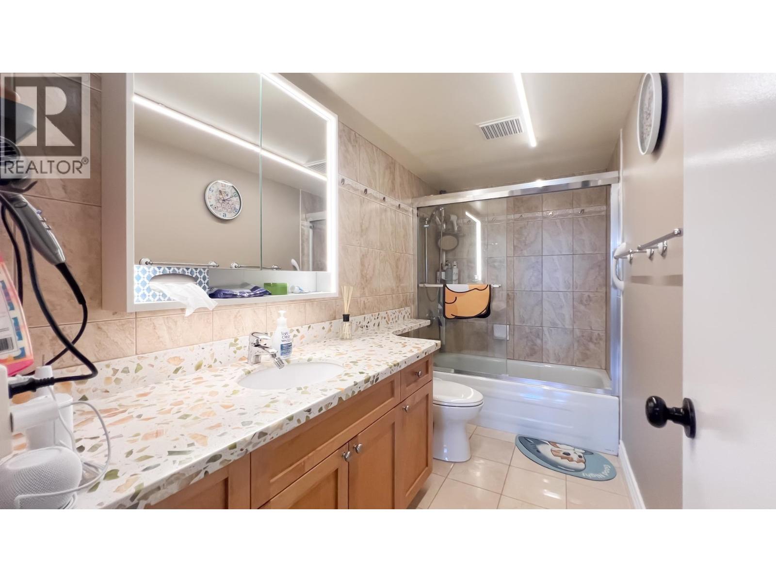Photo 19 of 1206 8811 Lansdowne Road, Richmond BC