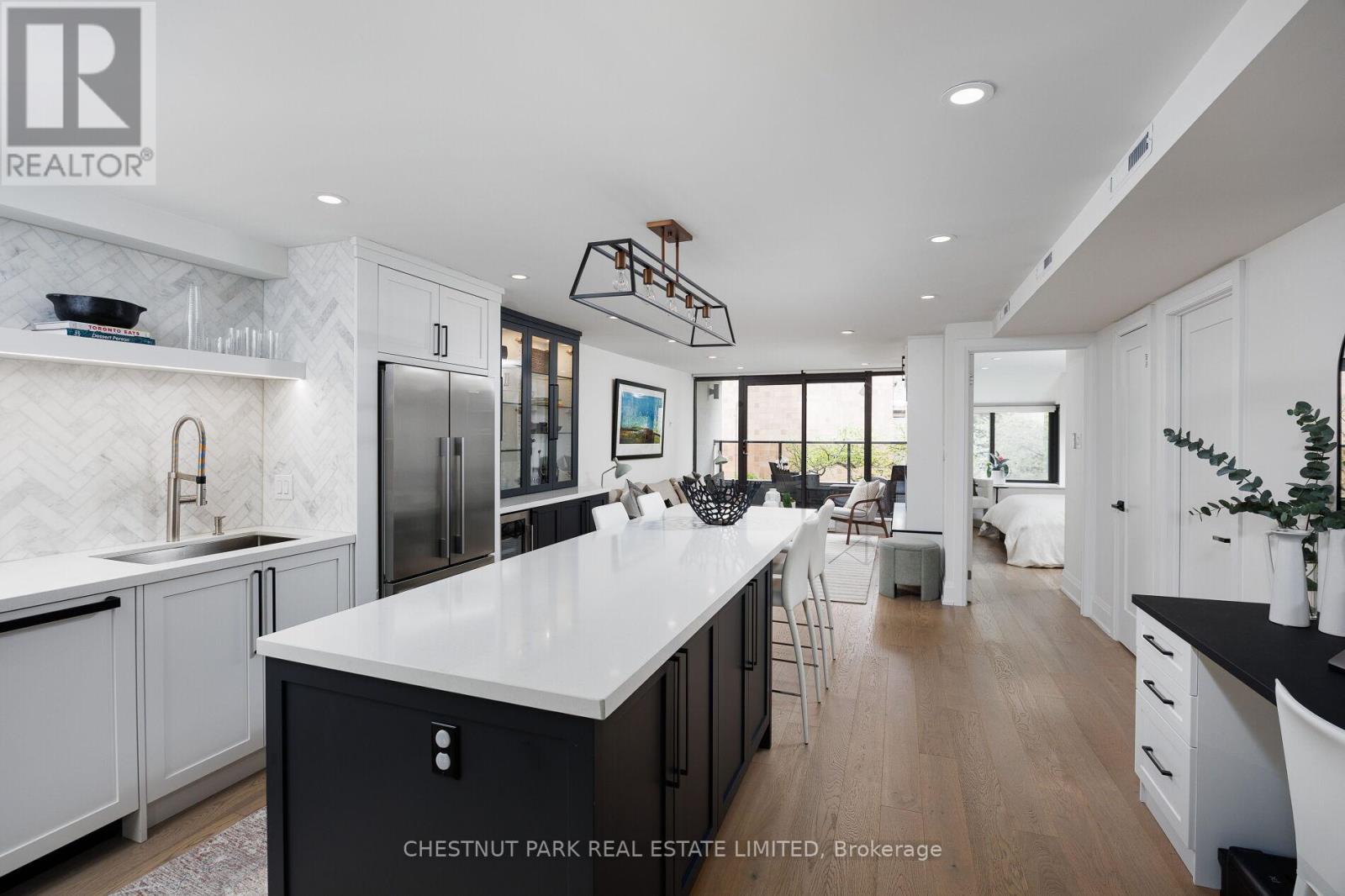 Photo 18 of 203 40 Oaklands Avenue, Toronto ON