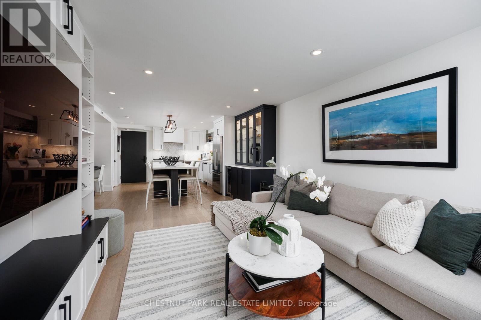 Photo 10 of 203 40 Oaklands Avenue, Toronto ON