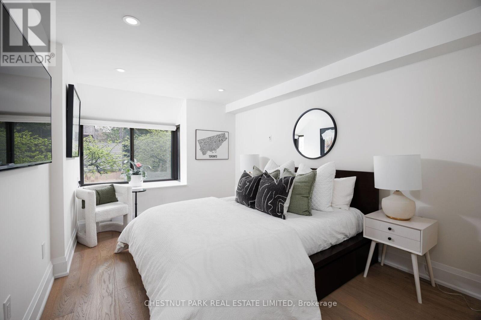 Photo 7 of 203 40 Oaklands Avenue, Toronto ON