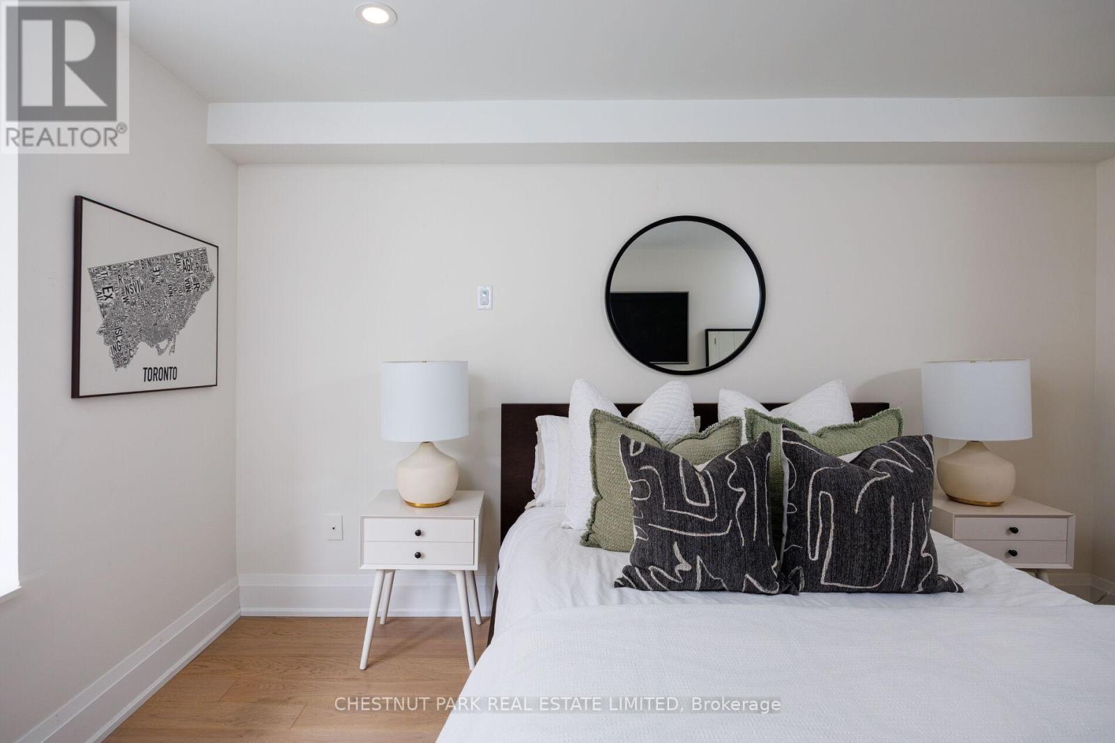Photo 12 of 203 40 Oaklands Avenue, Toronto ON