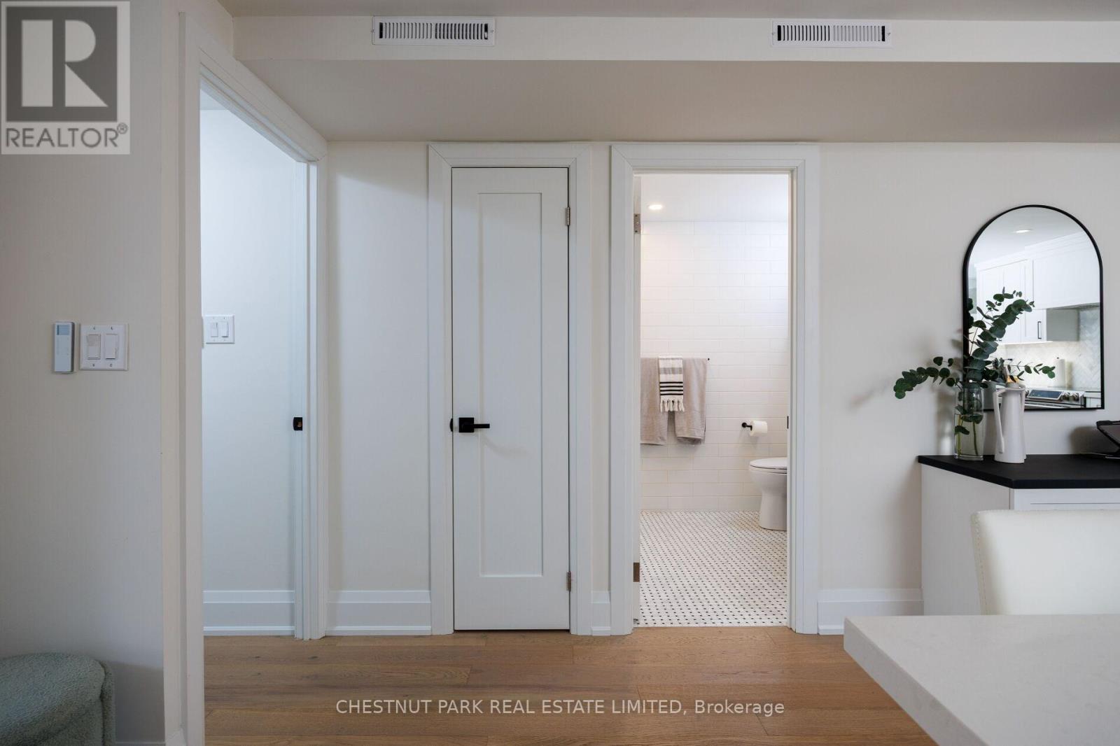 Photo 16 of 203 40 Oaklands Avenue, Toronto ON