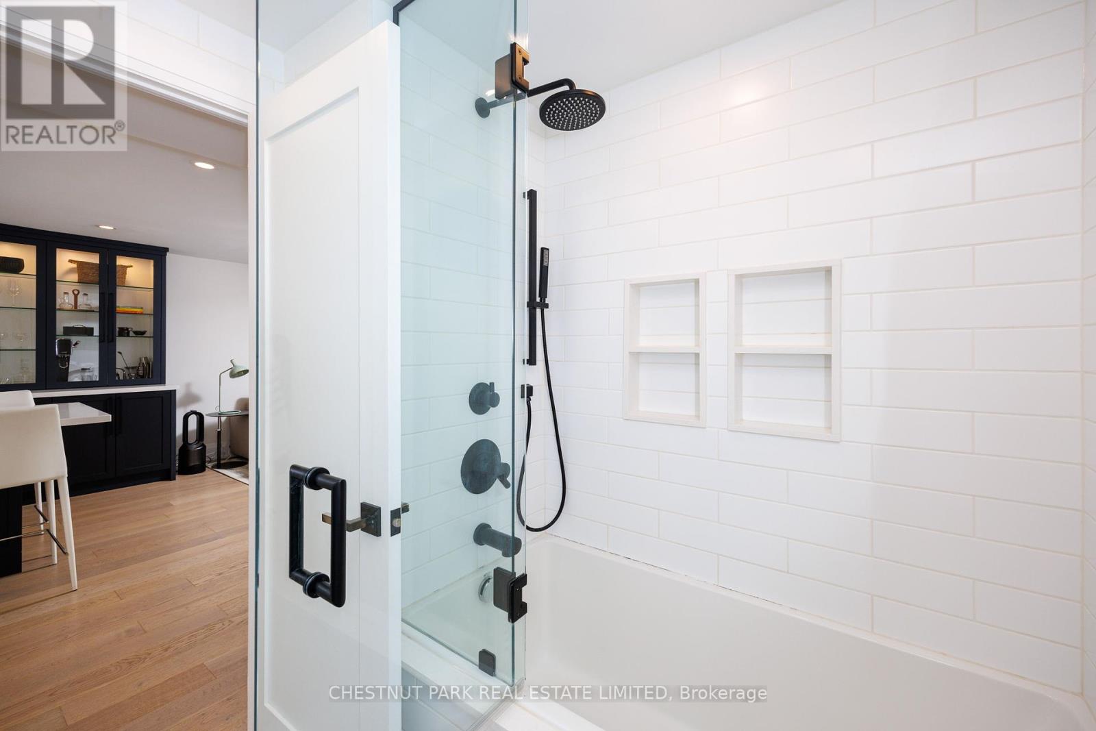 Photo 14 of 203 40 Oaklands Avenue, Toronto ON
