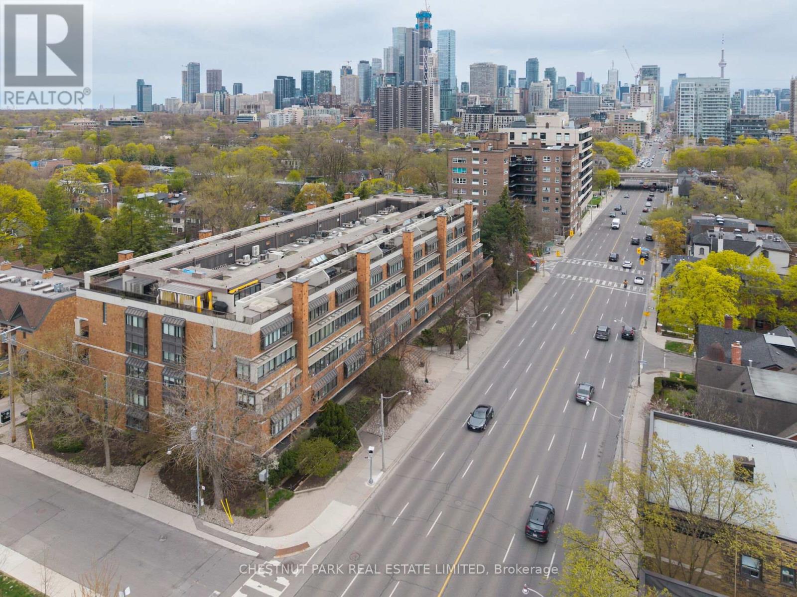 Photo 2 of 203 40 Oaklands Avenue, Toronto ON