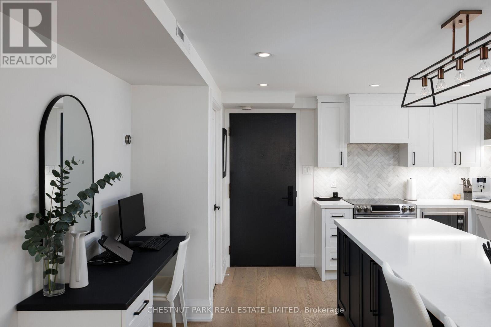 Photo 17 of 203 40 Oaklands Avenue, Toronto ON
