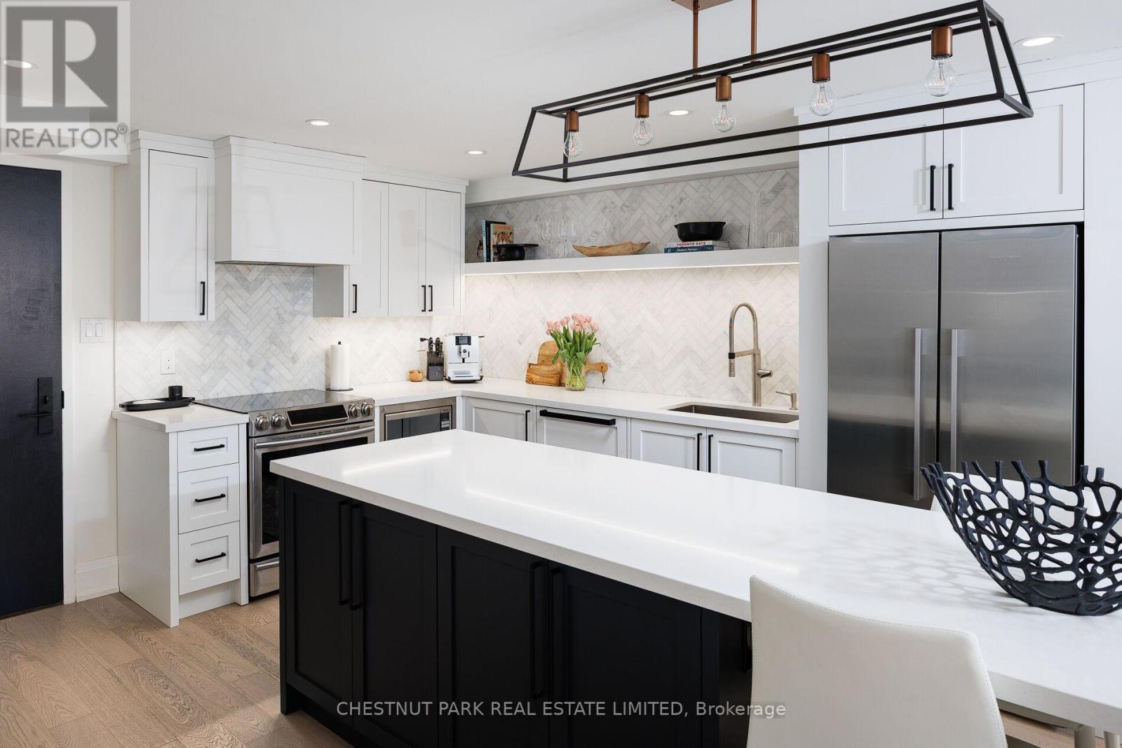 Photo 8 of 203 40 Oaklands Avenue, Toronto ON
