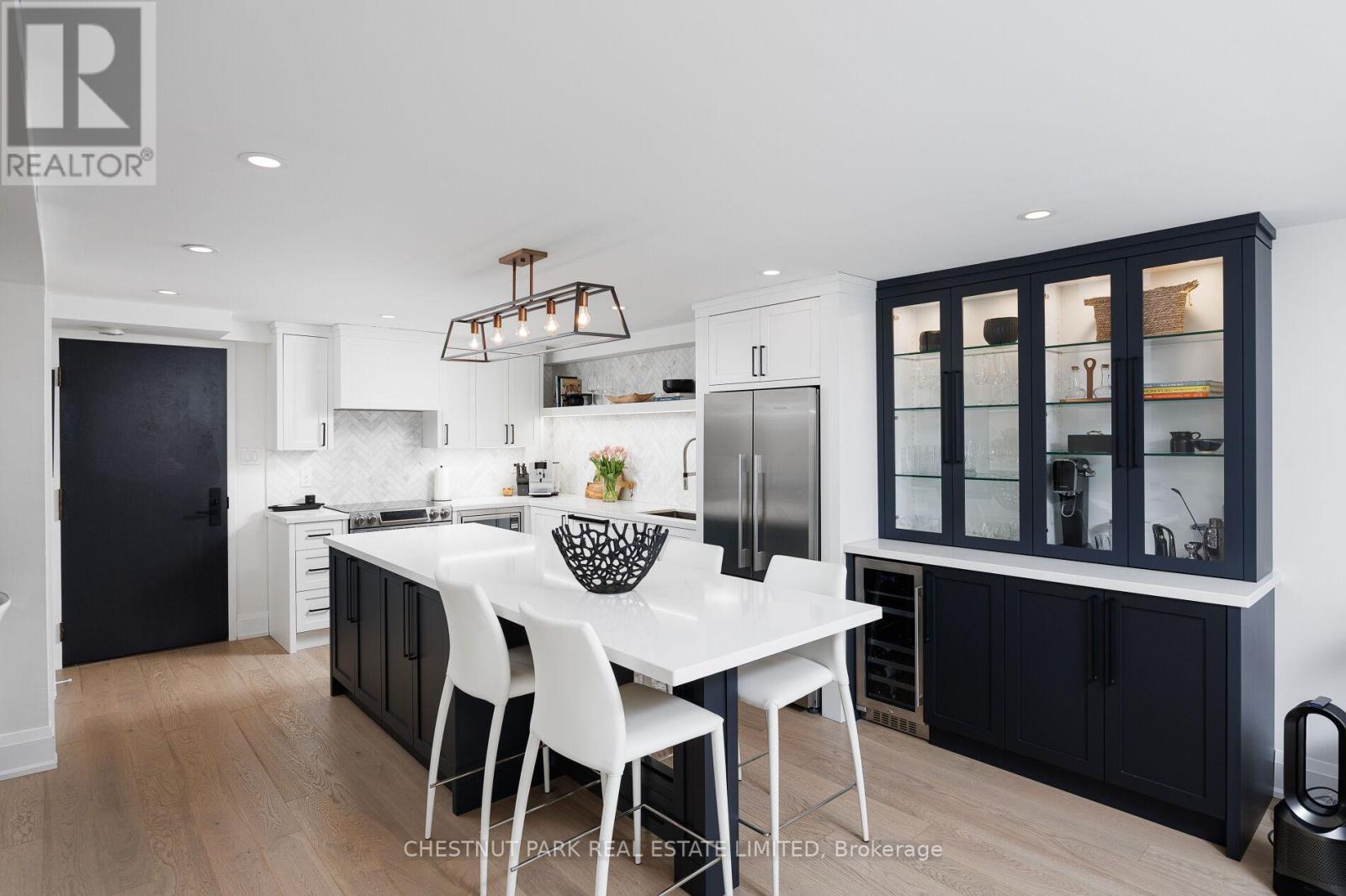 Photo 9 of 203 40 Oaklands Avenue, Toronto ON