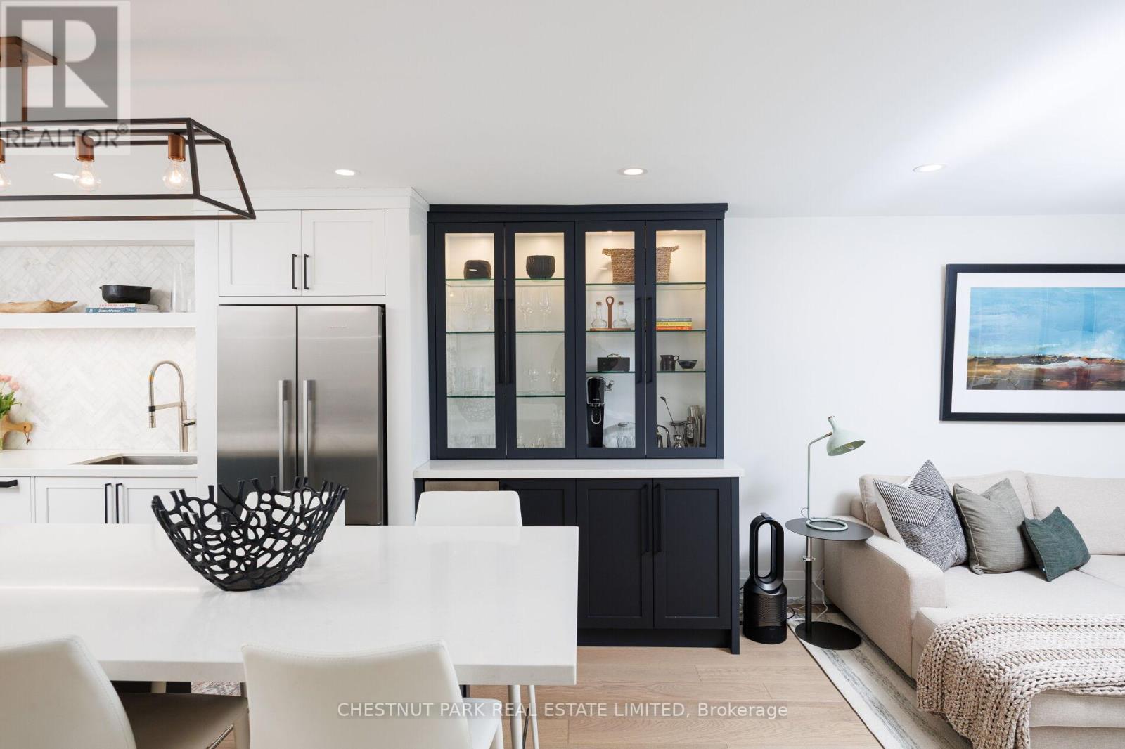 Photo 5 of 203 40 Oaklands Avenue, Toronto ON