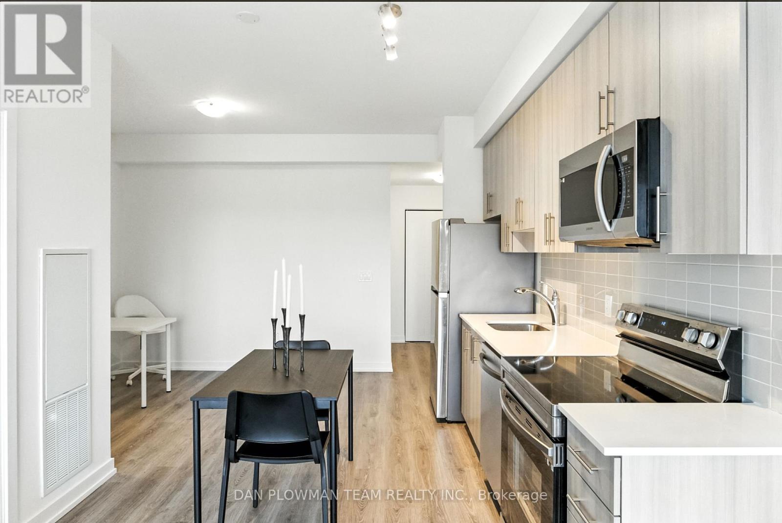Photo 4 of 608 1480 Bayly Street, Pickering ON