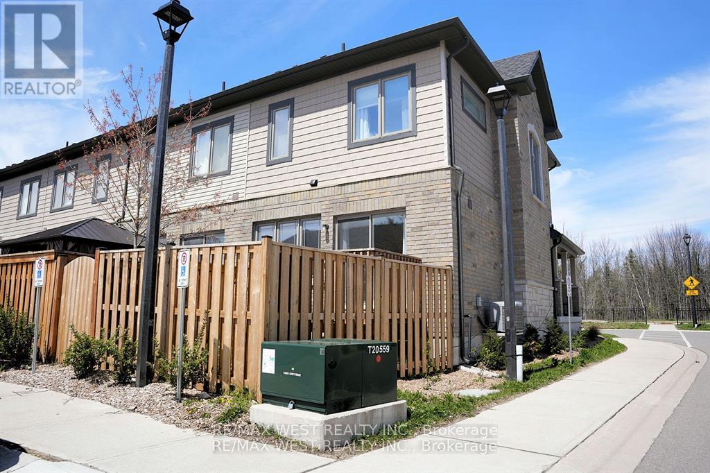 Photo 19 of 37 Cygnus Crescent, Barrie ON