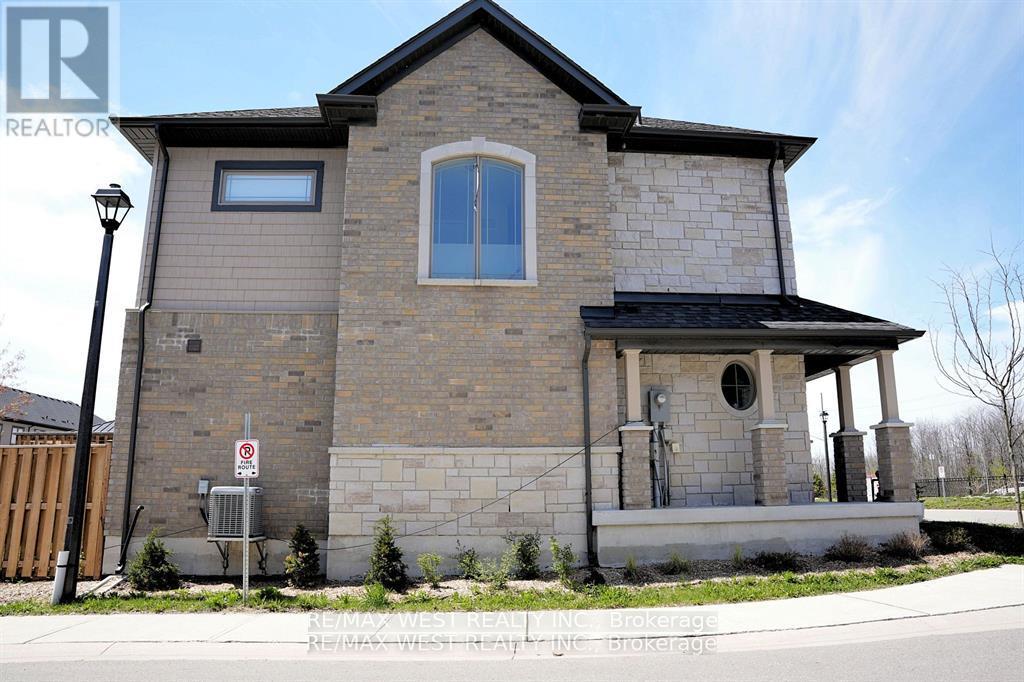 Photo 17 of 37 Cygnus Crescent, Barrie ON