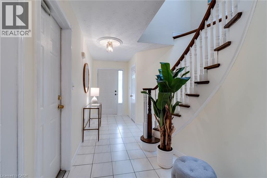 Photo 13 of 1205 Lambs Court Unit 7, Burlington ON