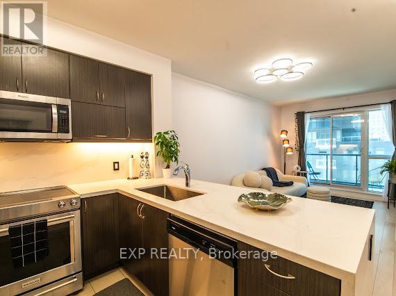 Photo 8 of 602 39 Annie Craig Drive, Toronto ON