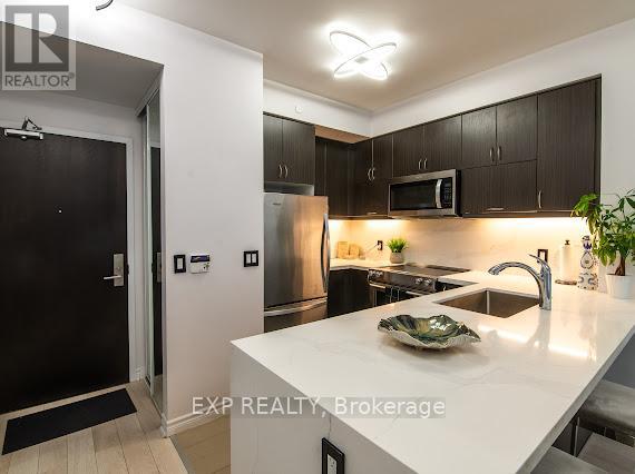 Photo 7 of 602 39 Annie Craig Drive, Toronto ON