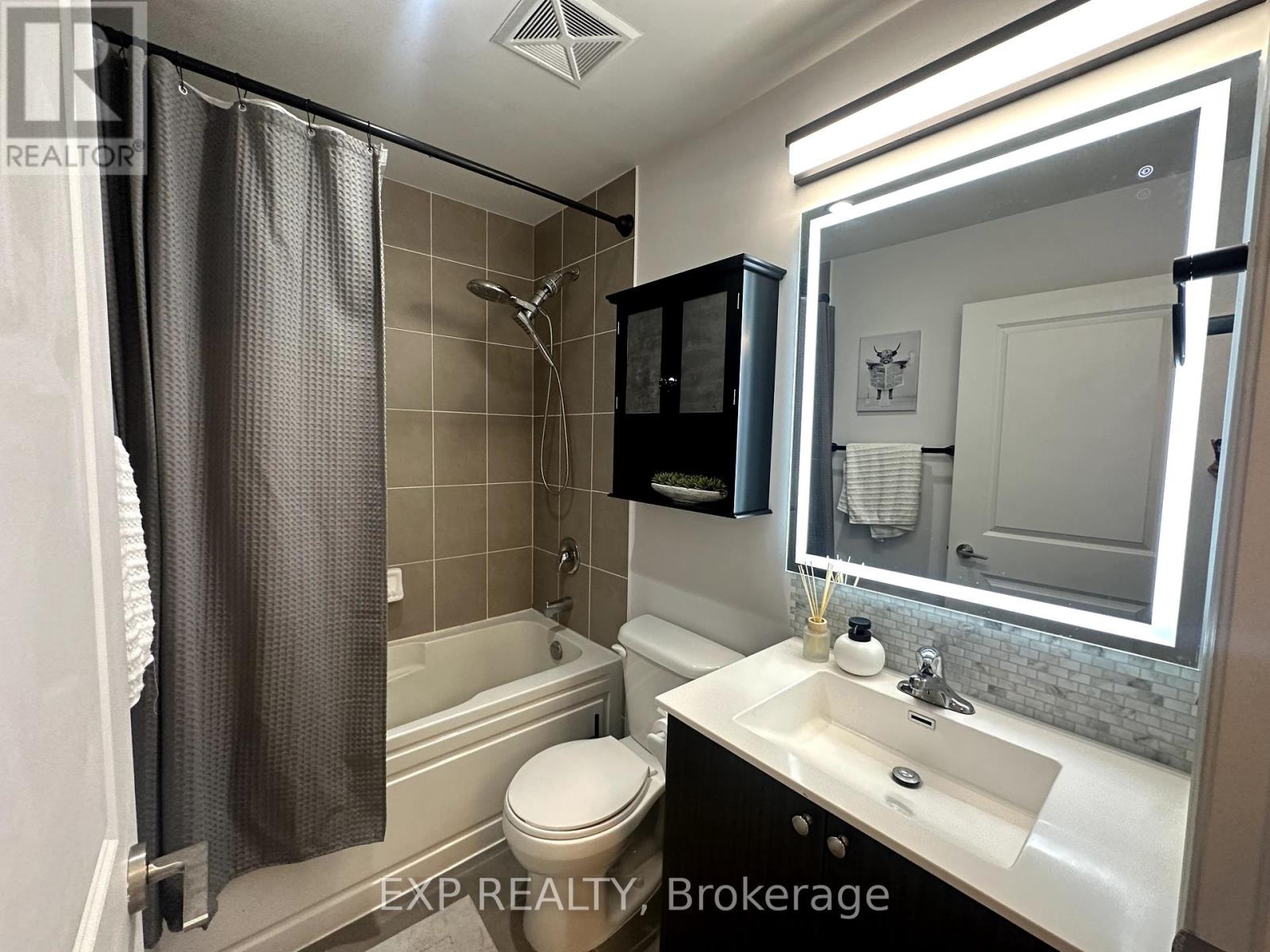 Photo 11 of 602 39 Annie Craig Drive, Toronto ON