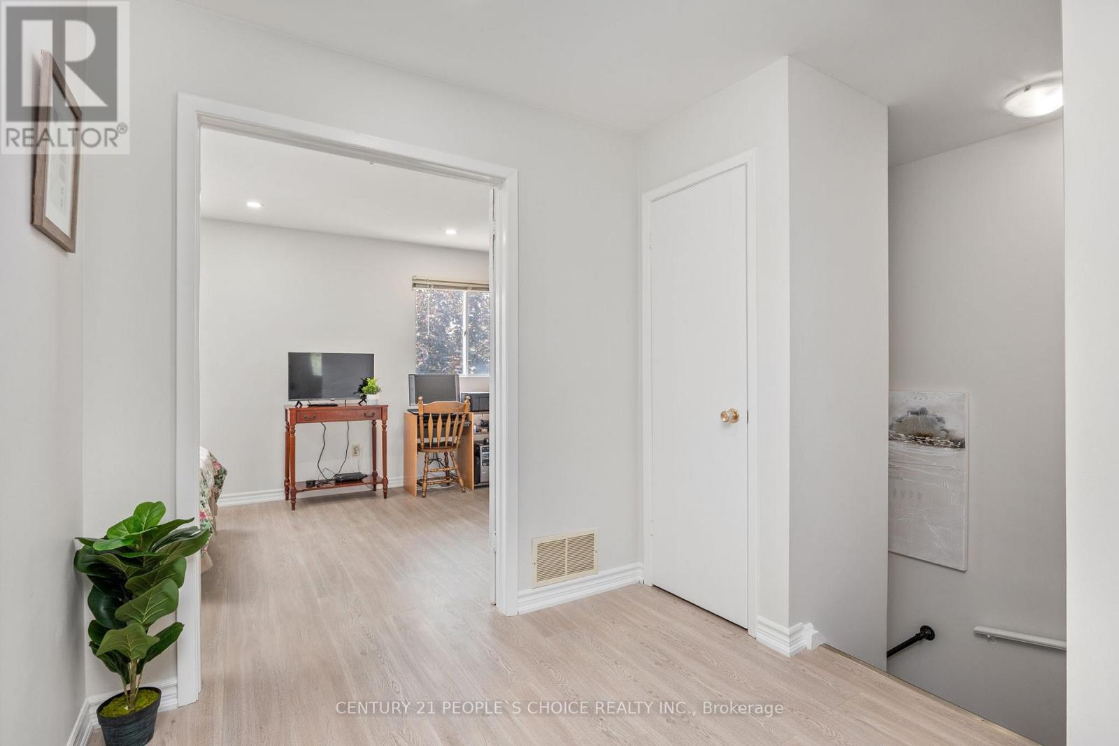 Photo 9 of 23 3500 Glen Erin Drive, Mississauga ON