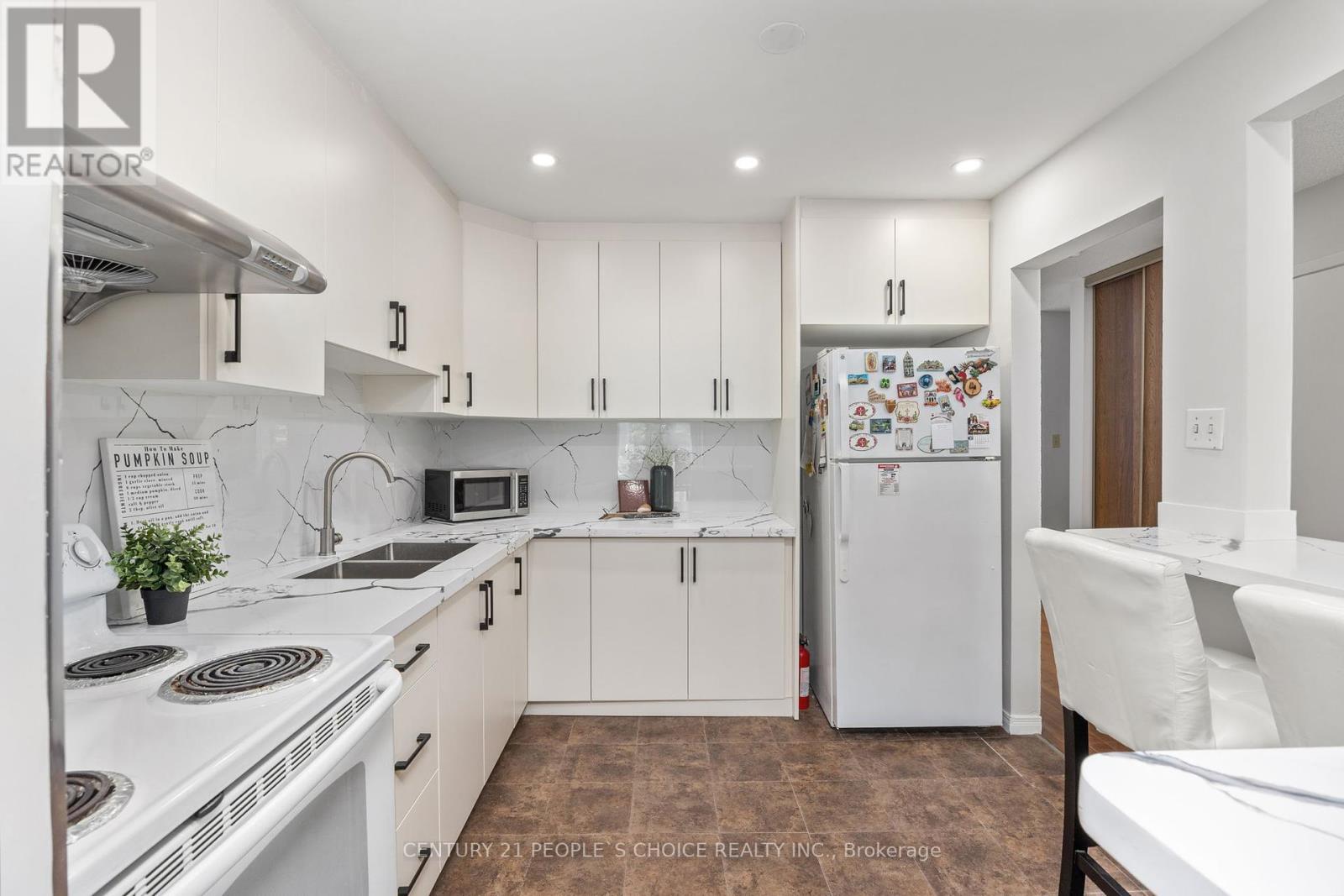 Photo 7 of 23 3500 Glen Erin Drive, Mississauga ON
