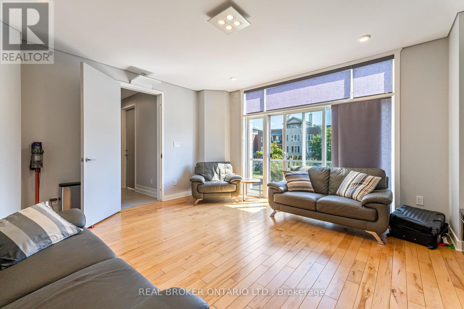 Photo 31 of 69 Donald Street, Ottawa ON
